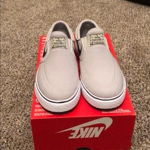 New Woman’s Grey Nike Stefan Janoski